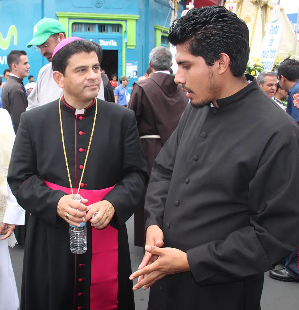 El obispo de Matagalpa, monseñor Rolando José Álvarez Lagos (izquierda) advirtió sobre hambre en comunidades de Matagalpa. MOSAICO CSI