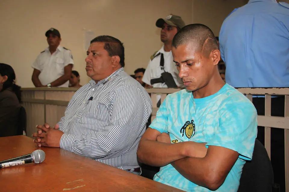 Francisco Antonio Zamora Chavarría (derecha) tiene pendiente enfrentar dos juicios más por delitos diferentes. LA PRENSA/L.E. MARTÍNEZ M.