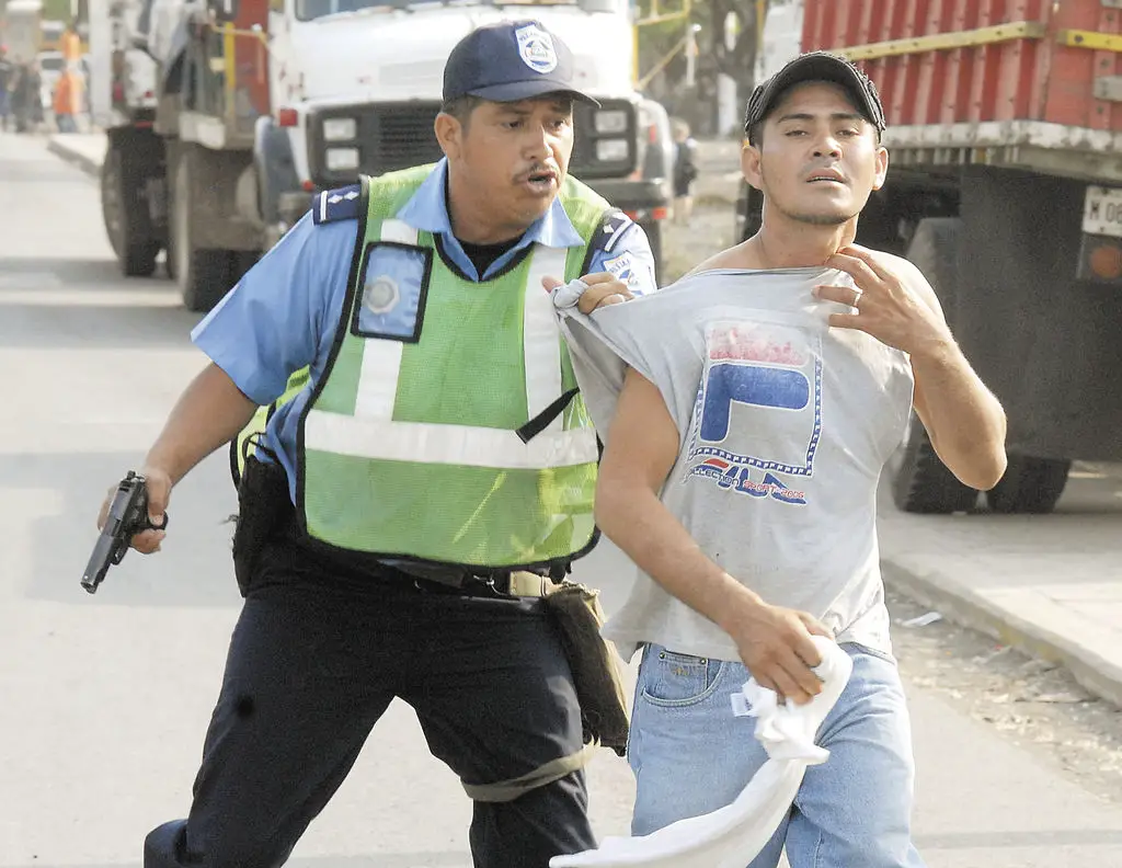 Desde el 2007, organismos de derechos humanos vienen acusando a la Policía Nacional de incrementar sus niveles de represión a los civiles. LA PRENSA/ ARCHIVO