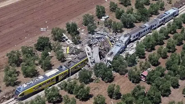 Una impactante toma aérea del choque de trenes en Puglia. (AP)