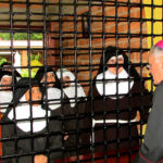 El obispo auxiliar de Managua, monseñor Silvio Báez, en una visita al monasterio de las clarisas en Managua, en agosto de 2013. Foto publicada por monseñor Báez en 2013